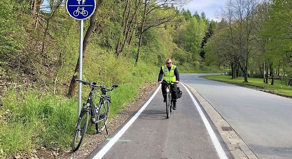 Rad auf neuem Radweg