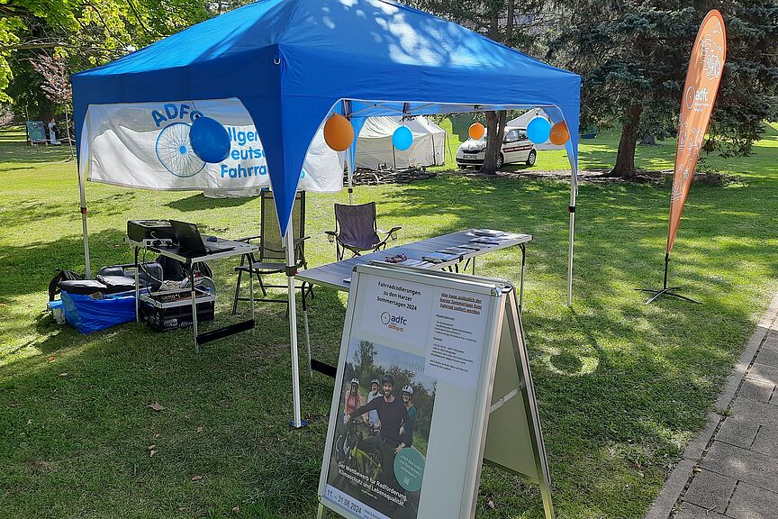 Infostand des ADFC KV Ostharz im Kurpark Thale